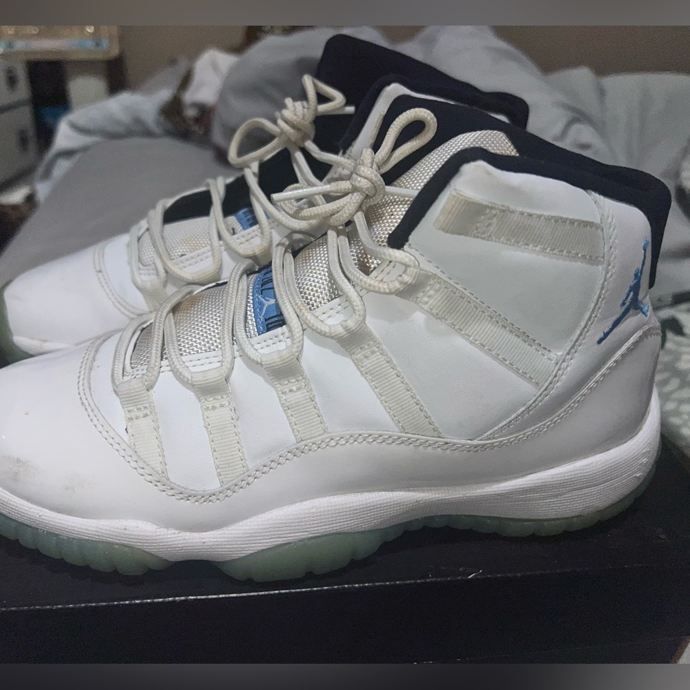 Jordan 11 legend blue